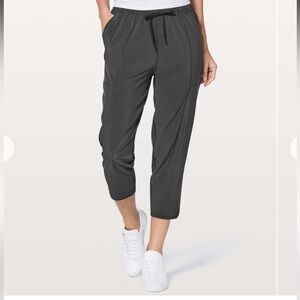 Lululemon On The Fly Crop Pants Women 12 Gray‎ Deep Coal Swift Stretch Pockets
